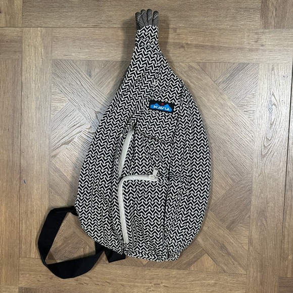 Kavu Handbags - KAVU Rope Bag Black White Chevron Geometric Sling Backpack Canvas Crossbody